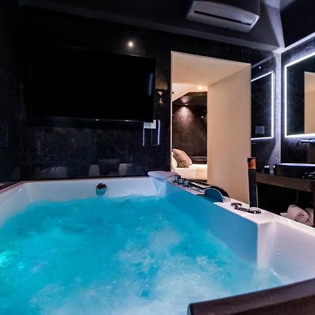 4 Suites " Unconventional Living Rooms " Catania Bagian luar foto