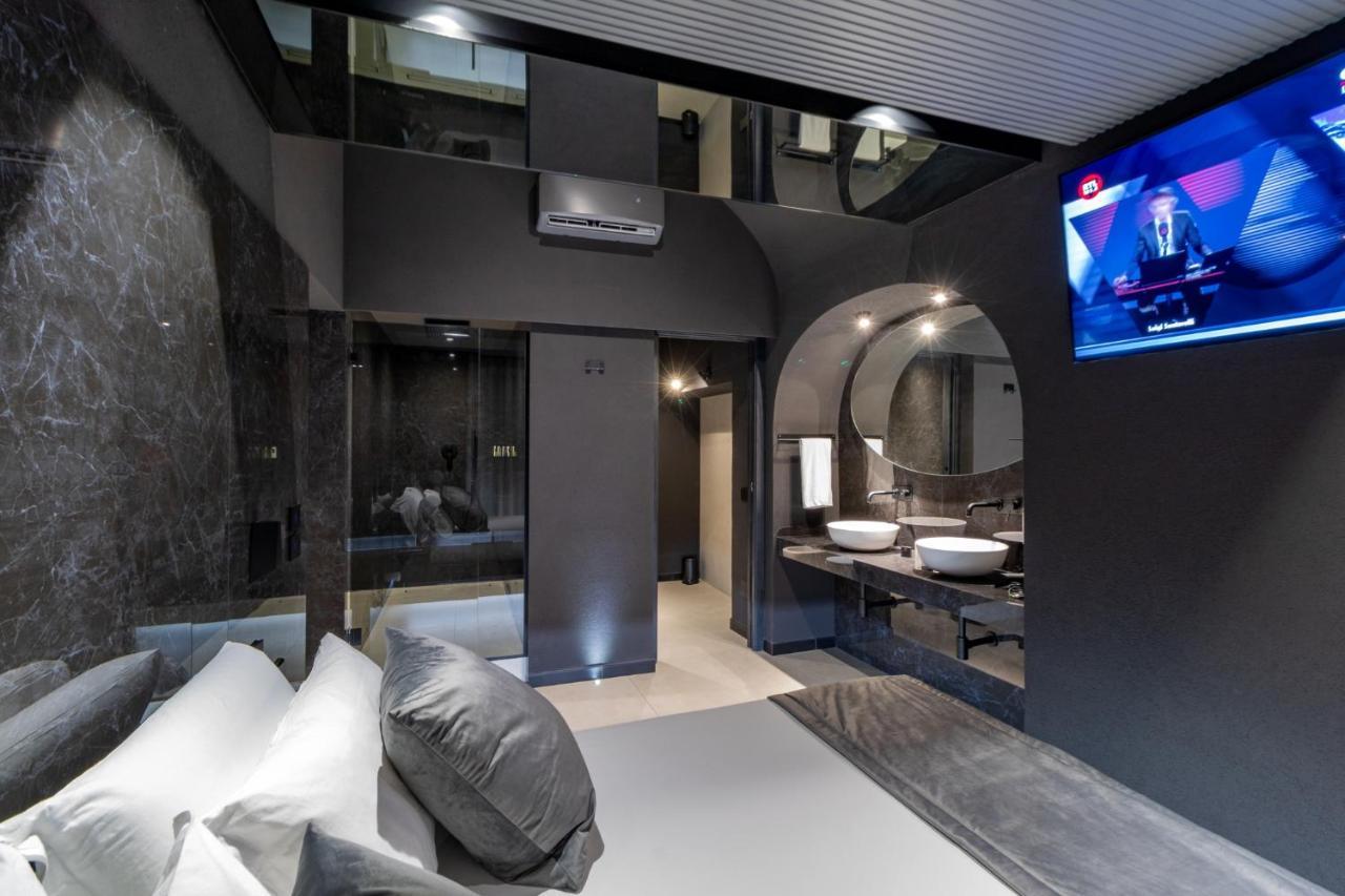 4 Suites " Unconventional Living Rooms " Catania Bagian luar foto