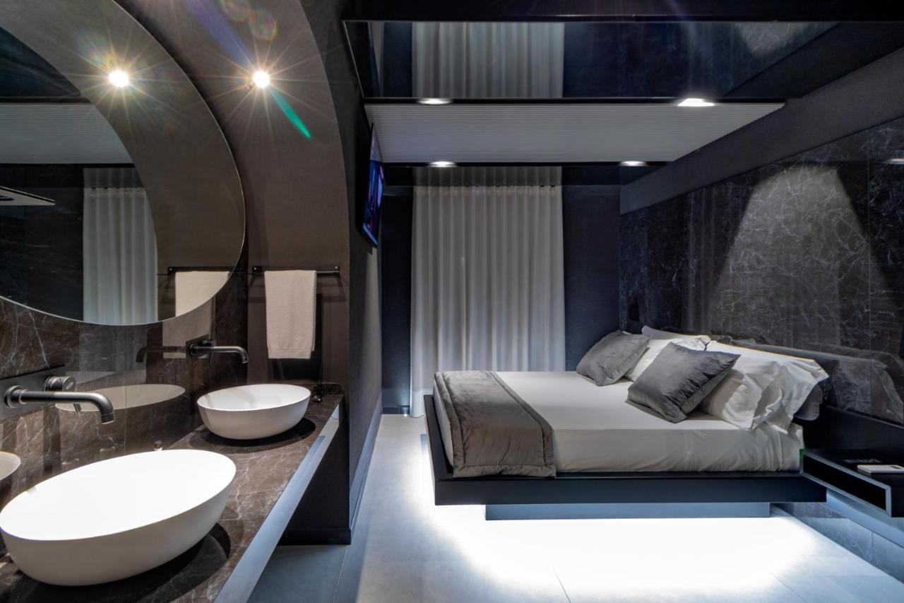 4 Suites " Unconventional Living Rooms " Catania Bagian luar foto