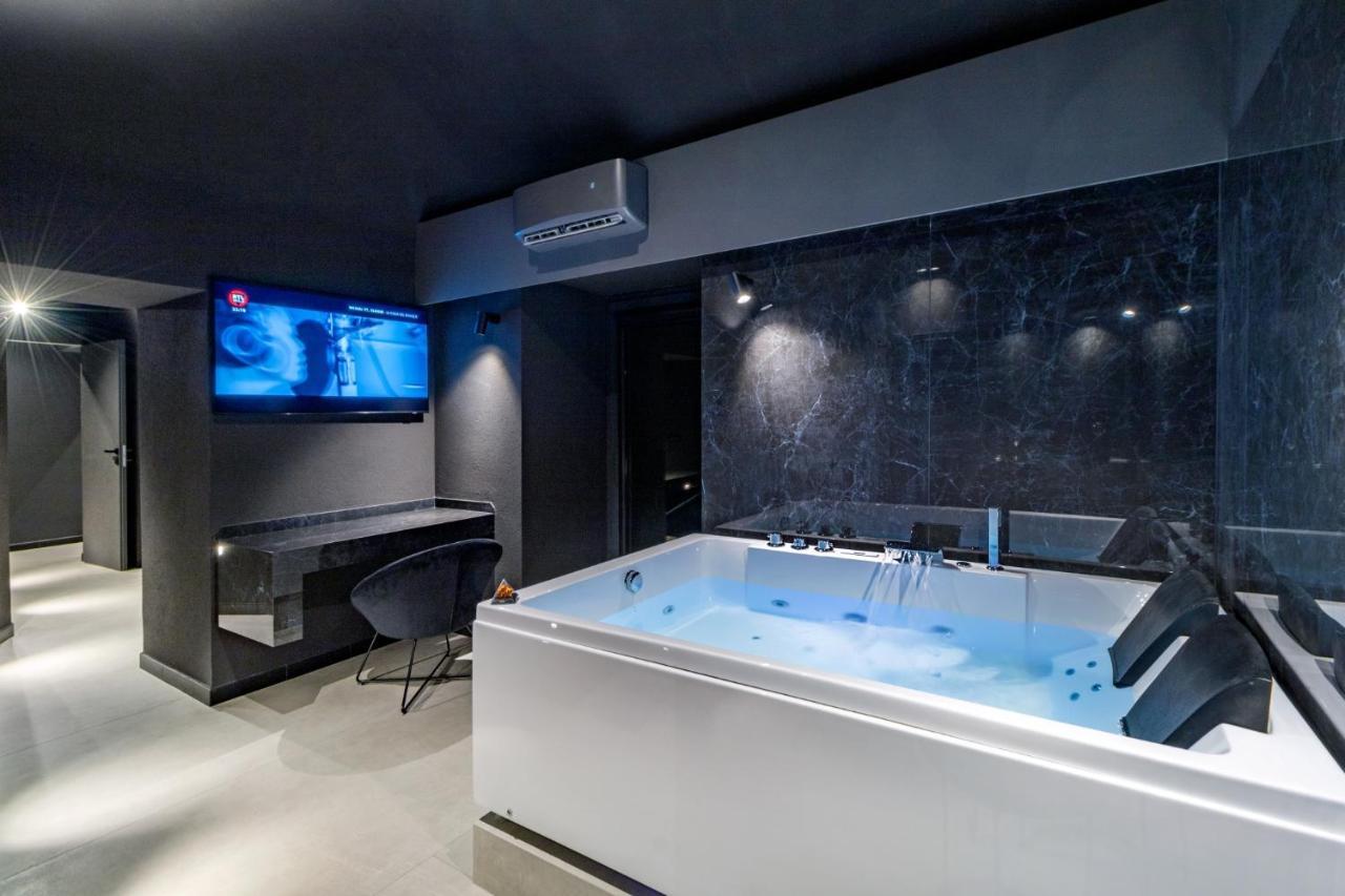 4 Suites " Unconventional Living Rooms " Catania Bagian luar foto