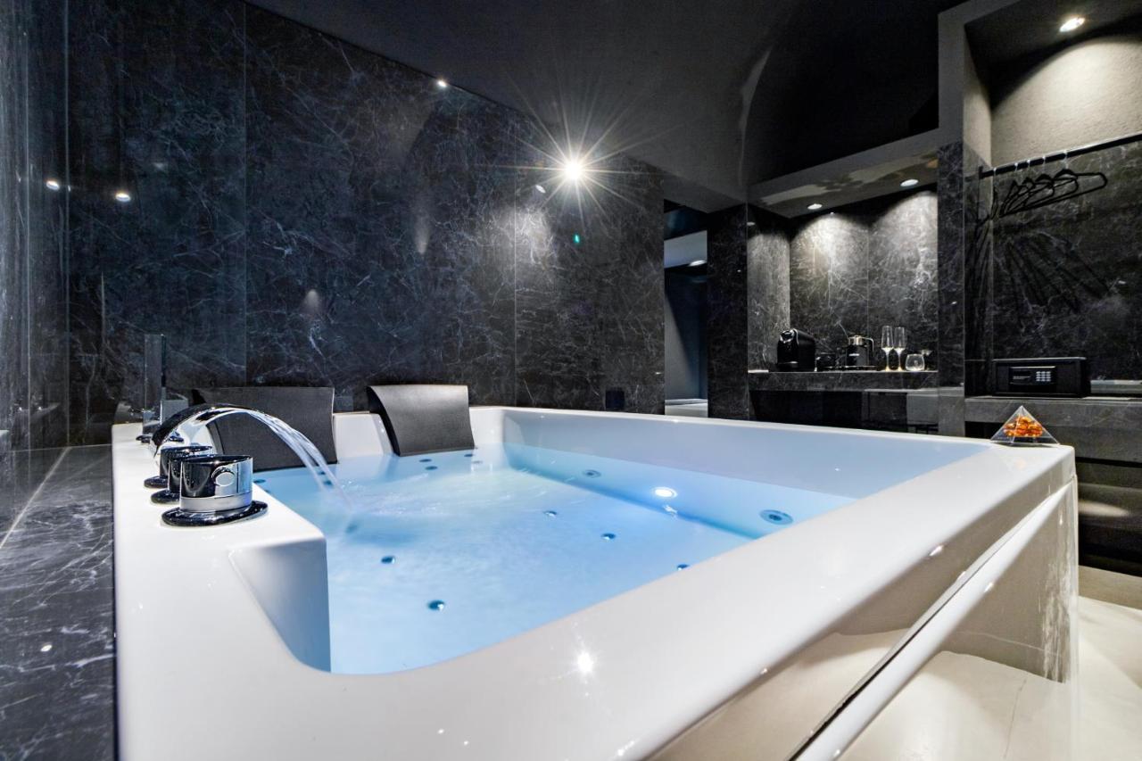 4 Suites " Unconventional Living Rooms " Catania Bagian luar foto