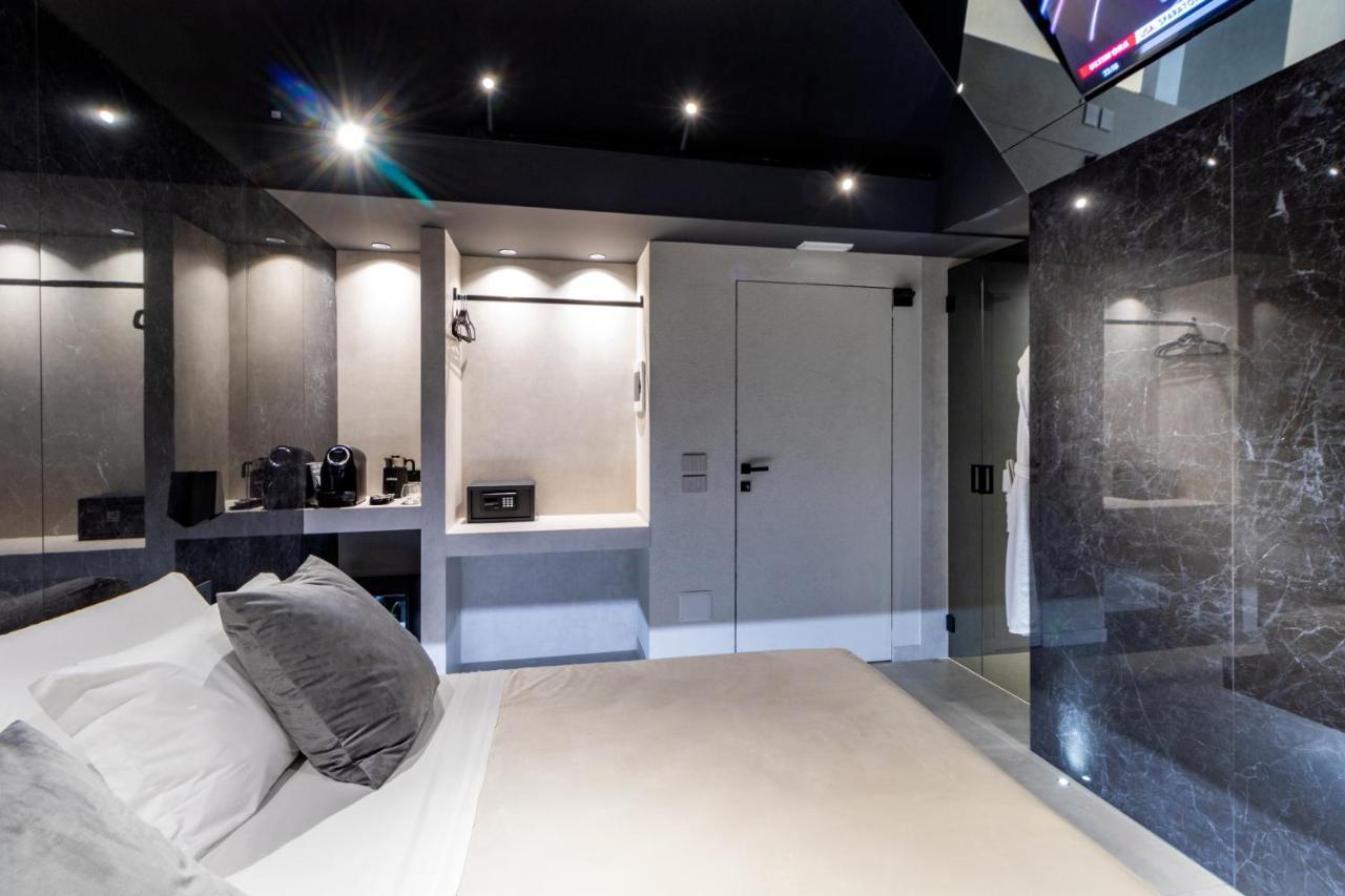4 Suites " Unconventional Living Rooms " Catania Bagian luar foto