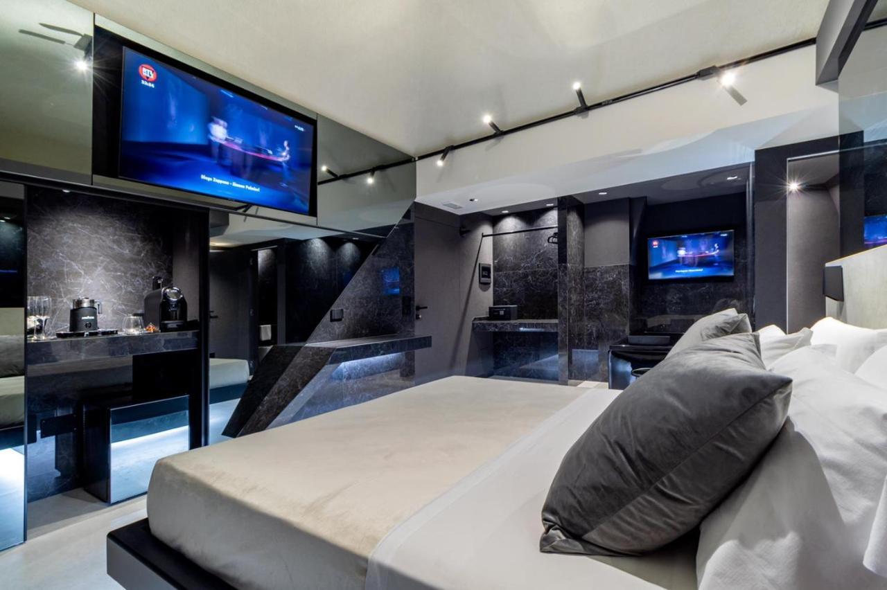 4 Suites " Unconventional Living Rooms " Catania Bagian luar foto