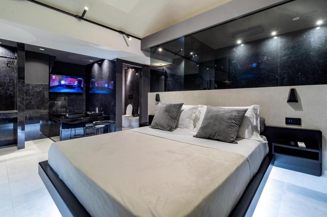 4 Suites " Unconventional Living Rooms " Catania Bagian luar foto