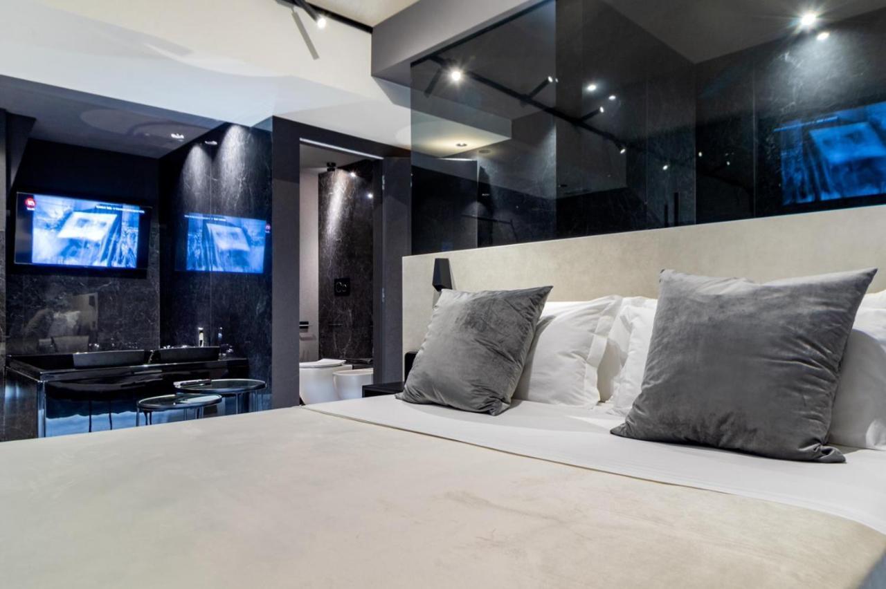 4 Suites " Unconventional Living Rooms " Catania Bagian luar foto