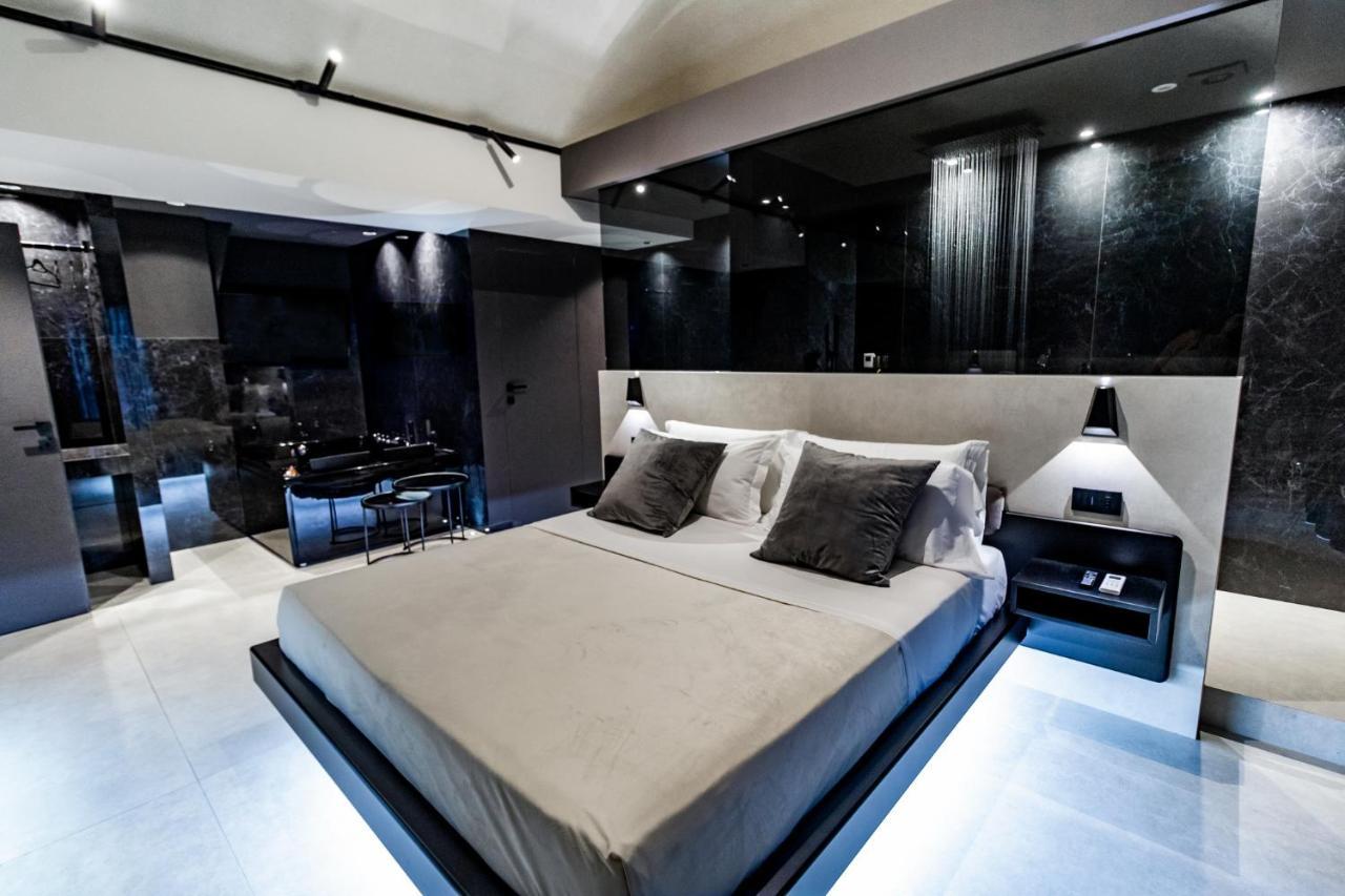 4 Suites " Unconventional Living Rooms " Catania Bagian luar foto